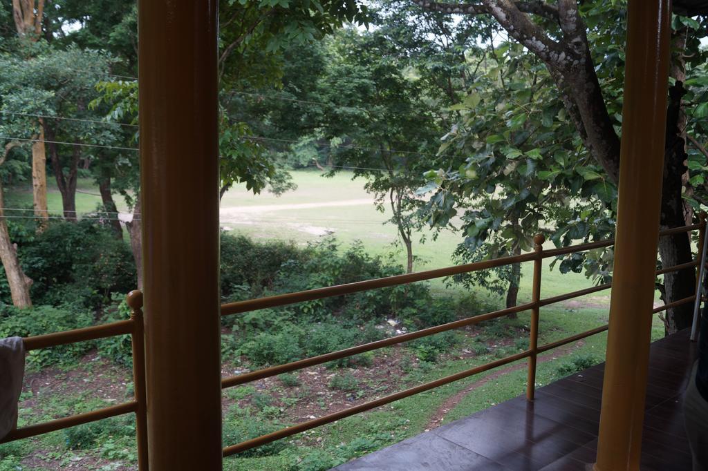Jungleparadiso Homestay Thekkady Buitenkant foto