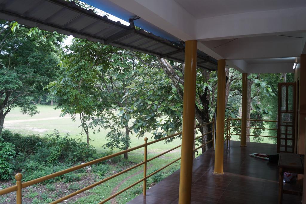 Jungleparadiso Homestay Thekkady Buitenkant foto